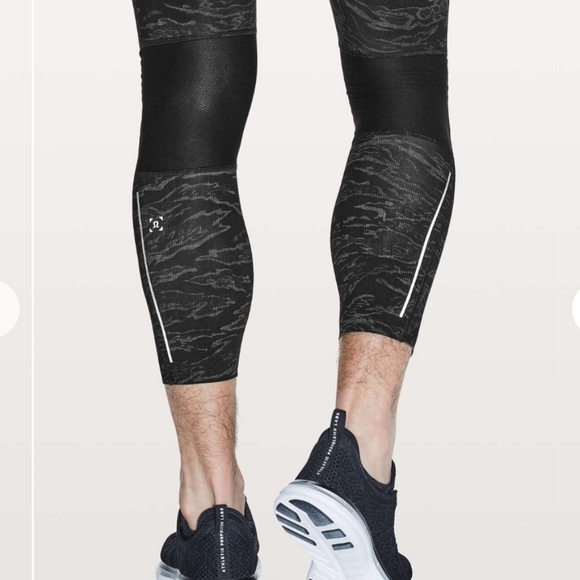 Lululemon Surge Light 3/4 Tight *Side Pockets 23" Size Large Running - Picture 7 of 10